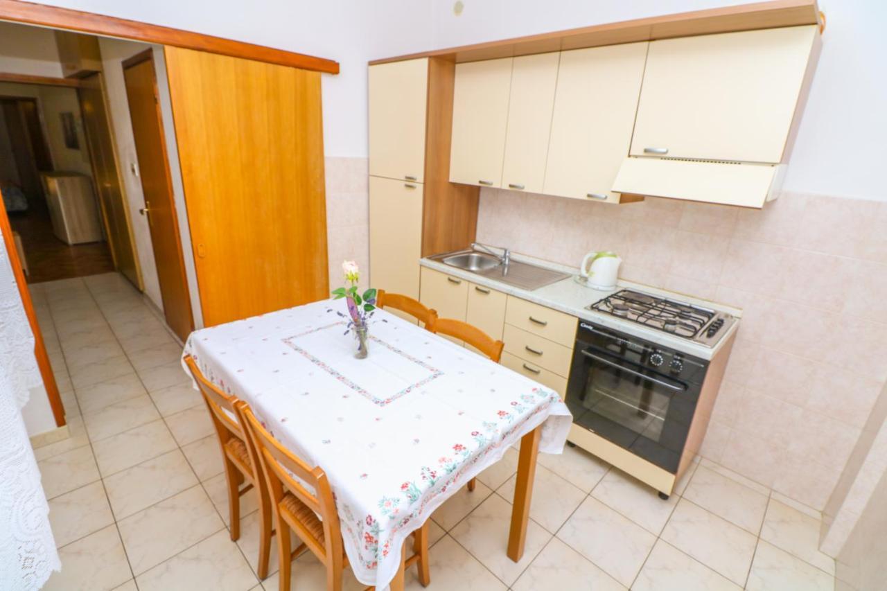 Apartment Marulic In Old Town Башка Екстер'єр фото