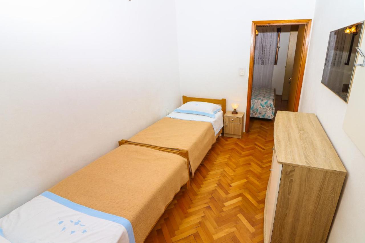 Apartment Marulic In Old Town Башка Екстер'єр фото