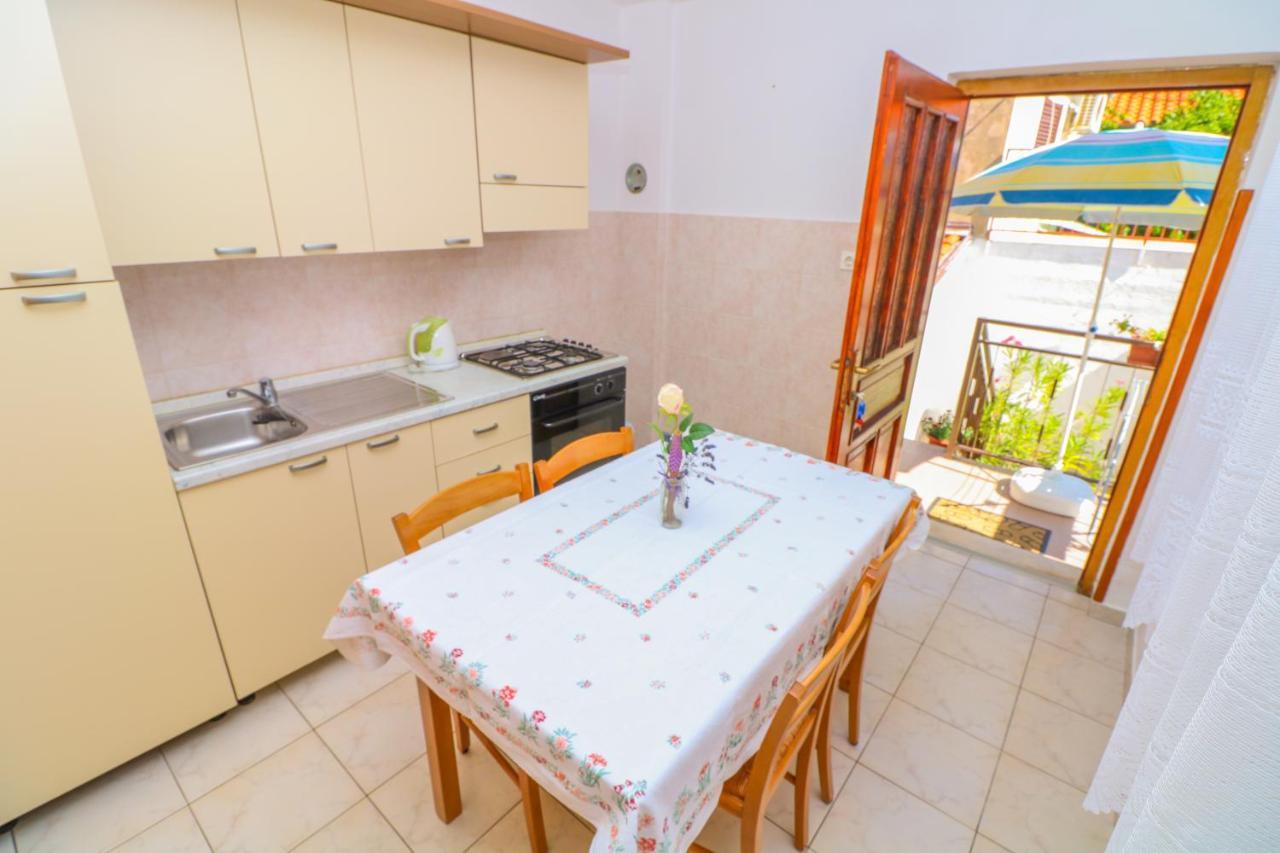 Apartment Marulic In Old Town Башка Екстер'єр фото